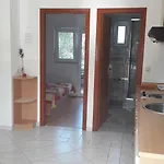 شقة Irena